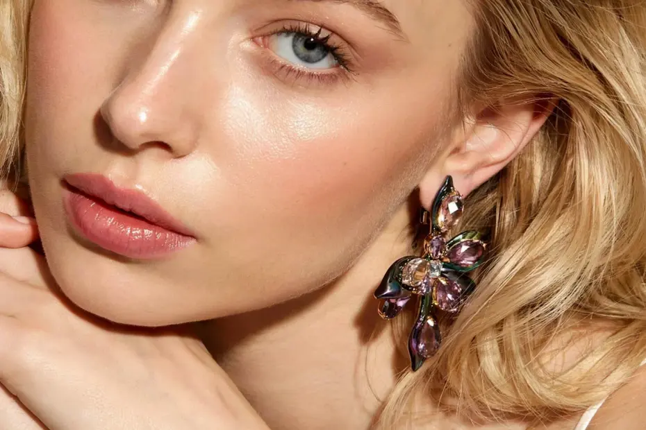 How to pull off a bold red lip without smudging | quick everyday makeup tip