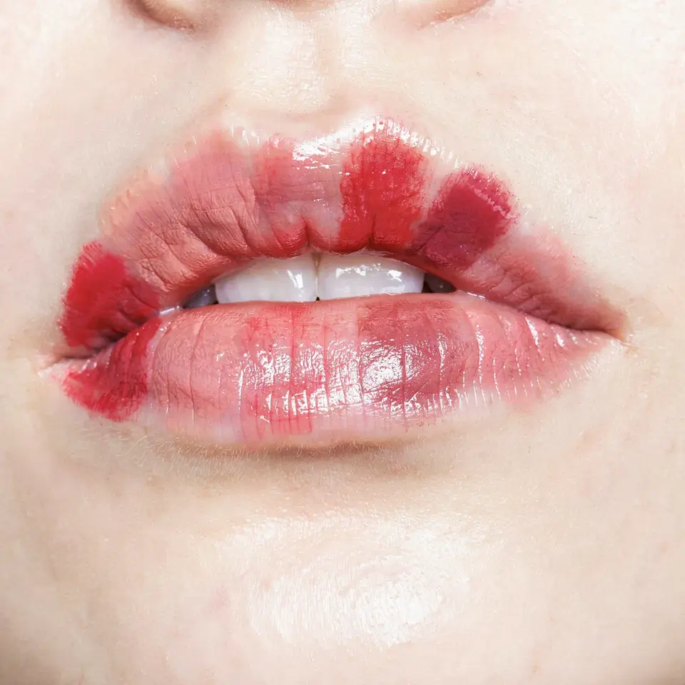 Charlotte Tilbury Collagen Lip Bath Walk Of No Shame - sheer berry gloss