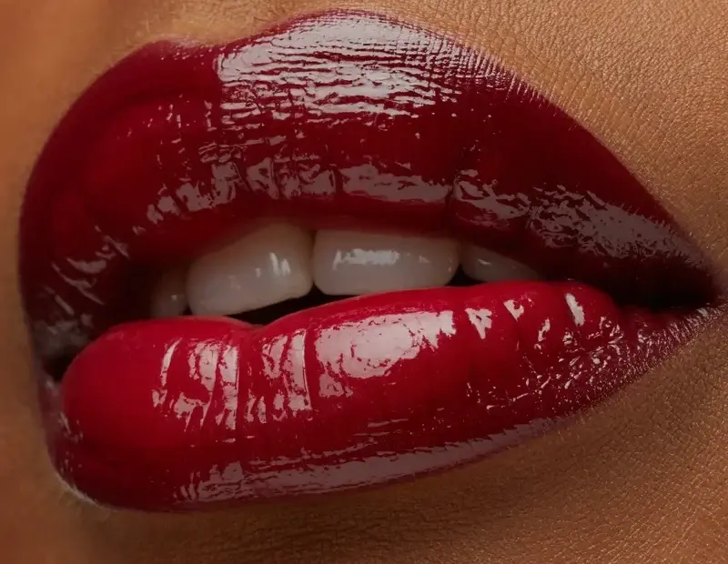 deep burgundy red lips on brown skin β cozy fall lip look for quiet evenings